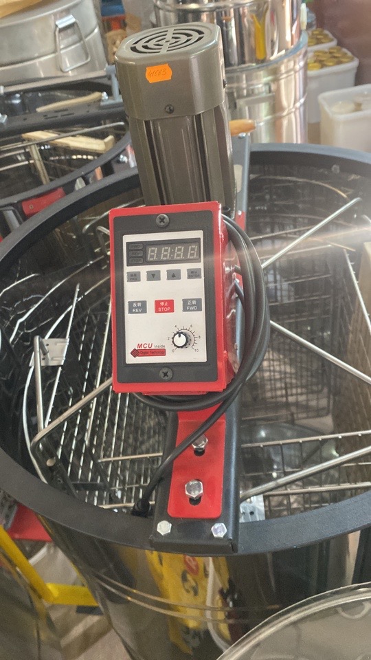 Купить Медогонка 4 рамочная Стрекоза Феролайф, 220 В  по цене 43 000 руб. руб.